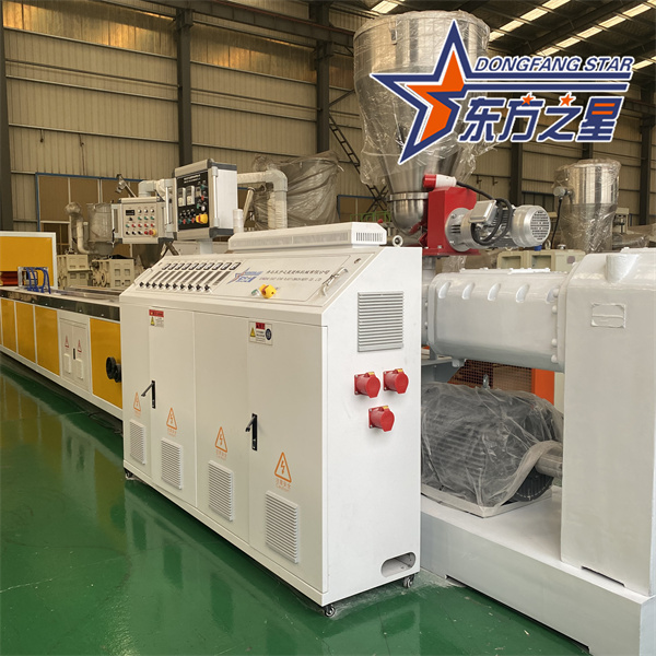 ​Om PVC træ-plastik kompositpaneludstyr